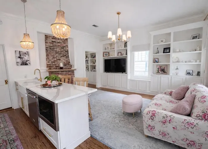 Private Downtown 1880s Walk Everywhere Holiday home Pensacola