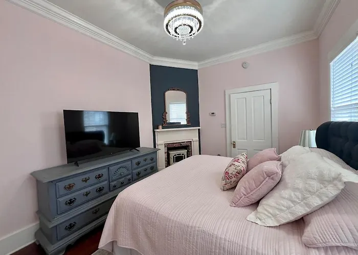 Private Downtown 1880s Walk Everywhere Holiday home *