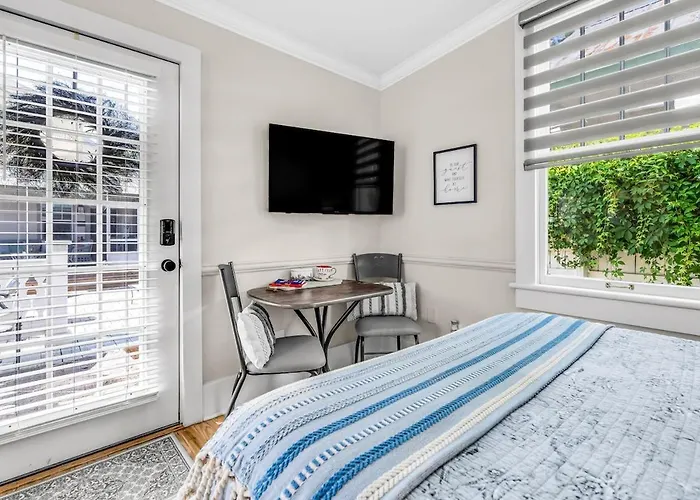 Private Downtown 1880s Walk Everywhere Holiday home *