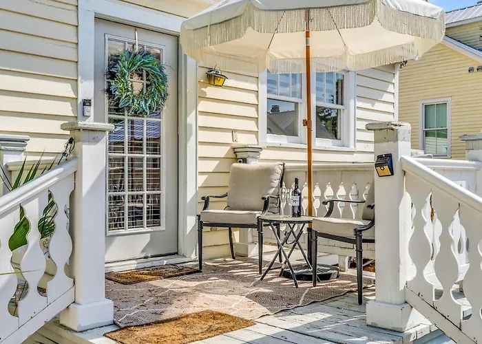 Holiday home Private Downtown 1880s Walk Everywhere *