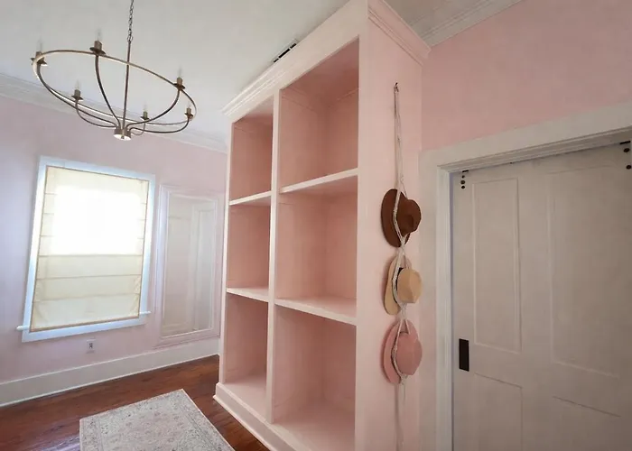 Private Downtown 1880s Walk Everywhere Holiday home *